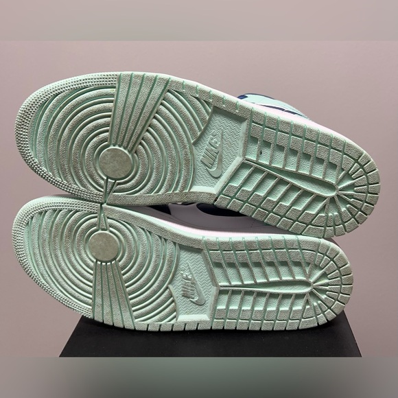 Jordan 1 Mid - Picture 9 of 12